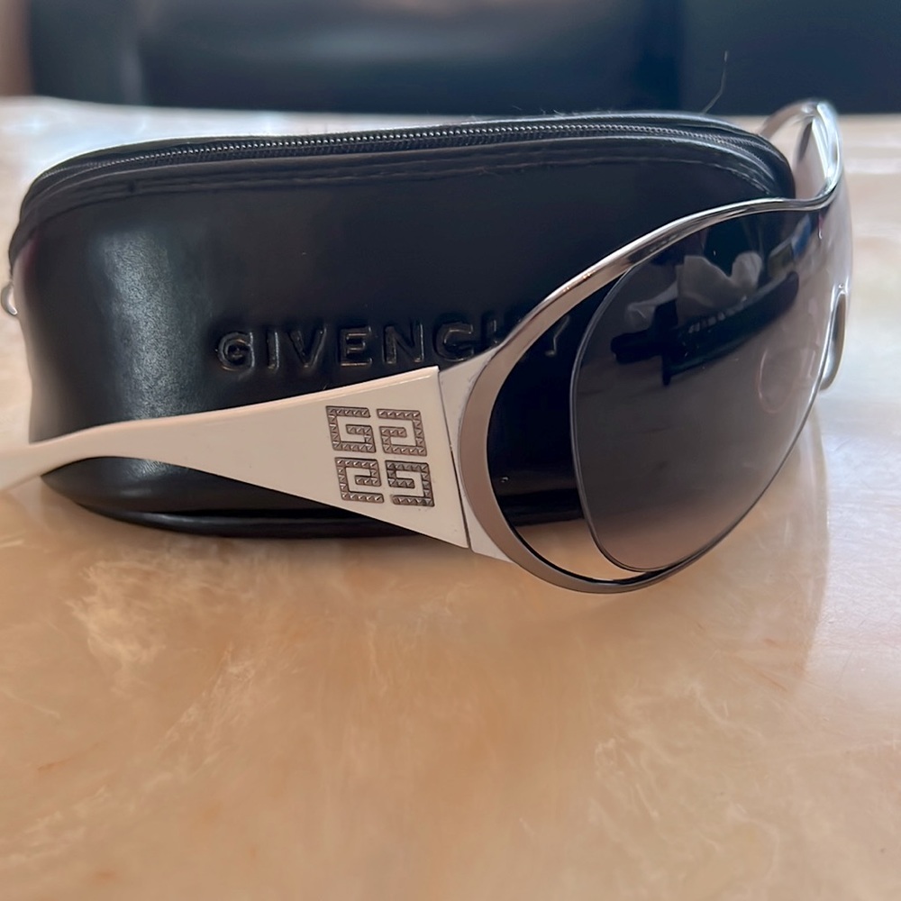 Givenchy Shield Sunglasses With White Temples - image 4